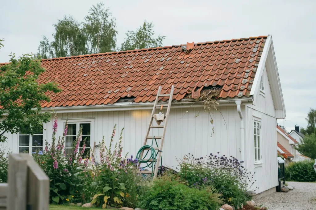 juli r b sta tiden f r takunderh ll smarta sommar tg rder som f rl nger takets livsl ngd